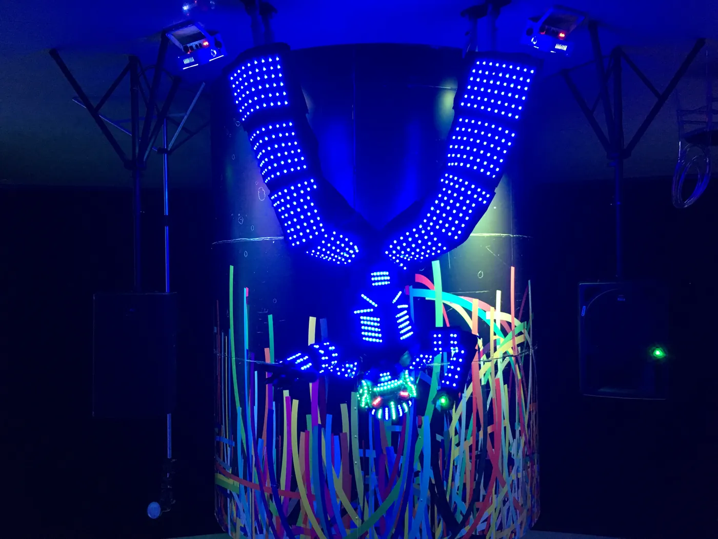 Light Up Stilt Dancing Robots
